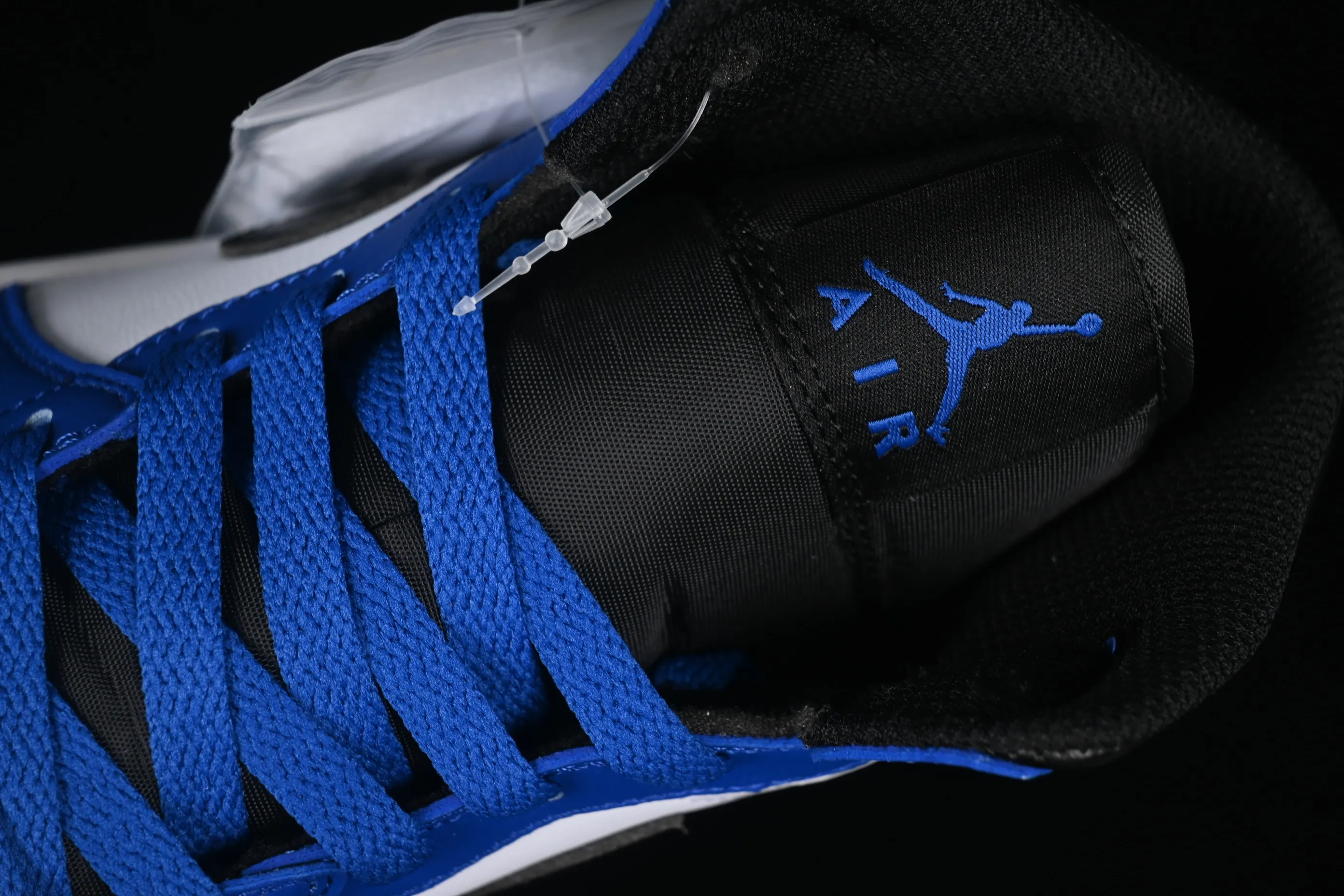 All categories Air Jordan Jordan series basketball shoes Air Jordan 1 Mid Air Jordan 1 Mid AJ1 Joe 1 white and blue color Zhongbang basketball shoes DQ8423-402